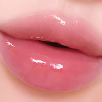 too cool for school Verre Color Gloss 2.6g in 01 Blended Peach Shade.