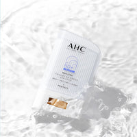 The lightweight, non-sticky formula glides smoothly on the skin, leaving a matte finish without any white cast.