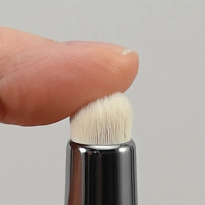 BRAYE FINGERTIP LIP BRUSH