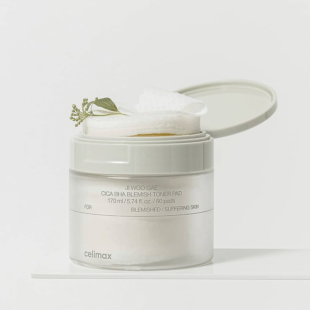 Each pad is infused with a blend of Centella Asiatica (Cica) and BHA (beta-hydroxy acid), which work together to soothe irritated skin, exfoliate dead skin cells, and reduce the appearance of blemishes.