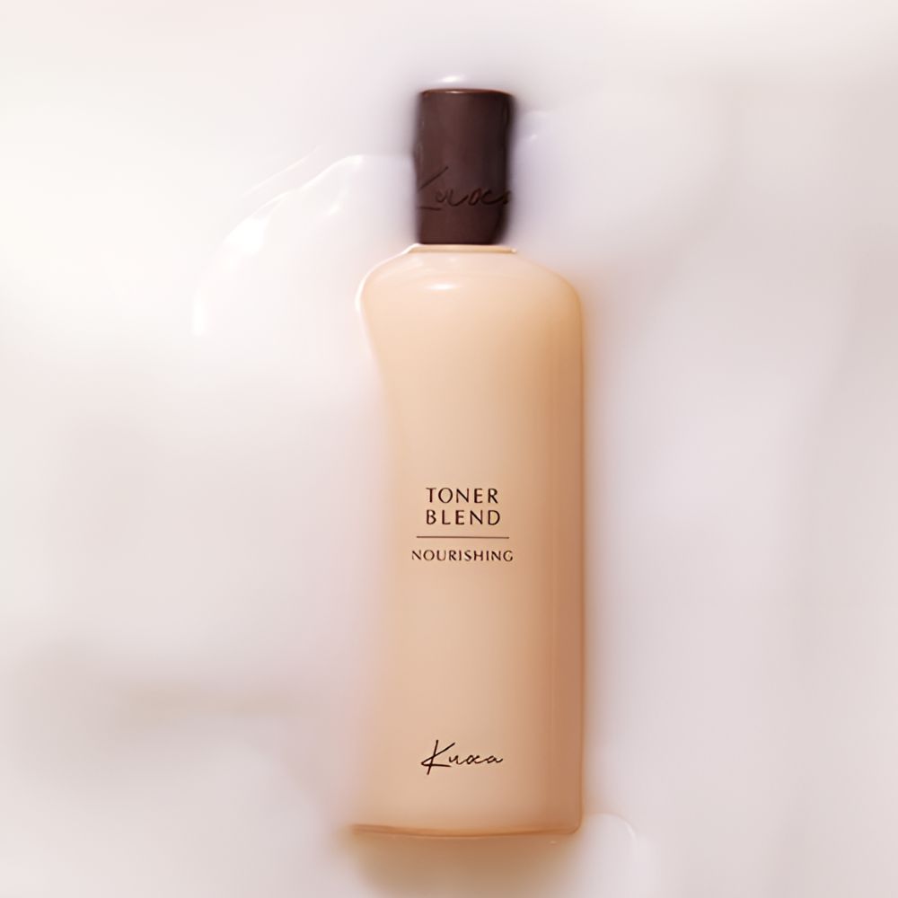 Ideal for all skin types, it gently conditions the skin, making it more receptive to serums and moisturizers.