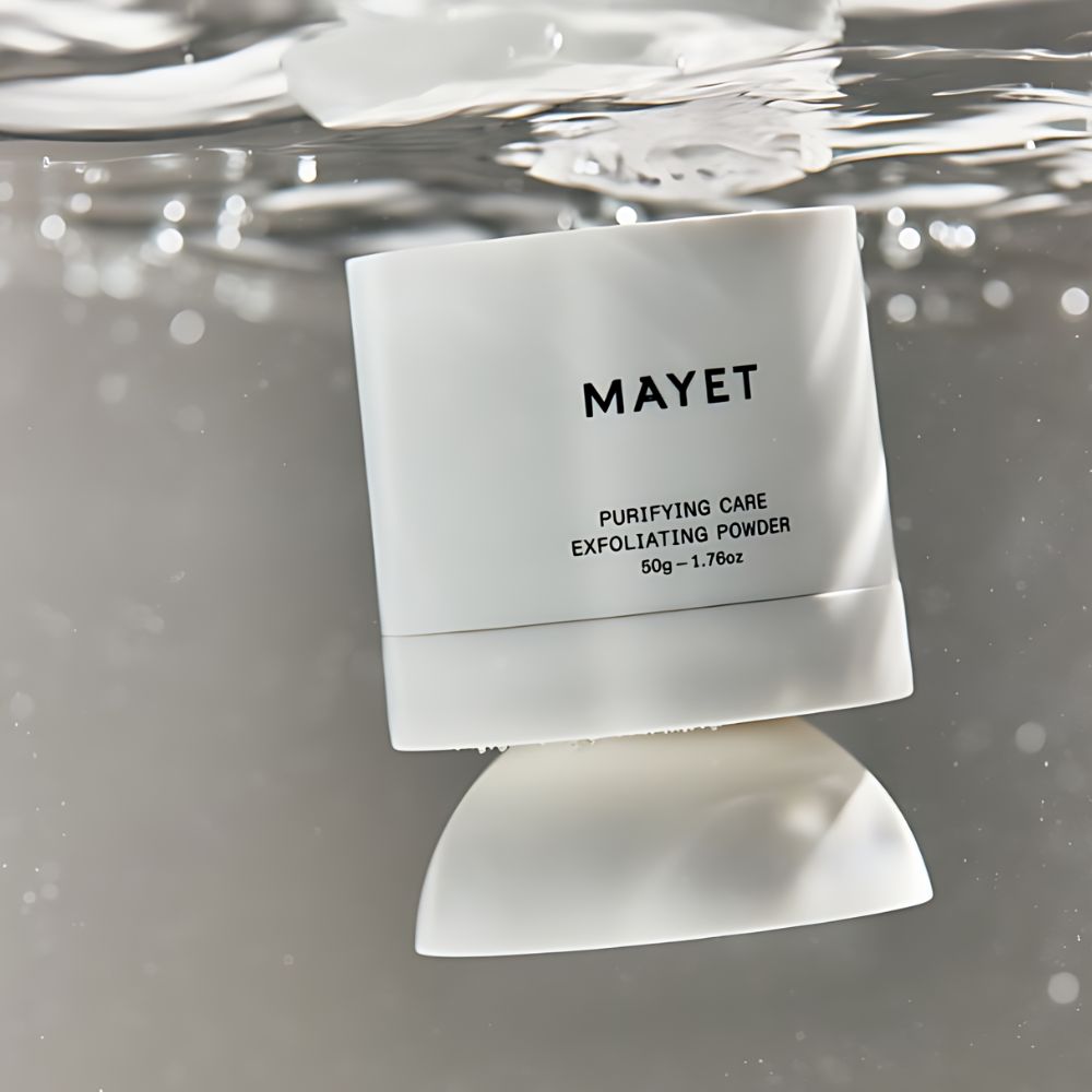 It is formulated with purifying ingredients that help remove dead skin cells, unclog pores, and minimize the appearance of blemishes, revealing a smoother and clearer complexion.