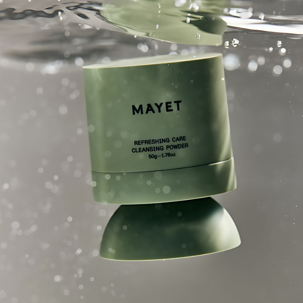 It’s formulated to effectively remove dirt, oil, and makeup while maintaining the skin's natural moisture balance.