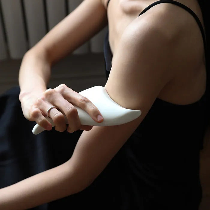 Oikeiosis Museum Rotund Ceramic Gua Sha (Triangular)