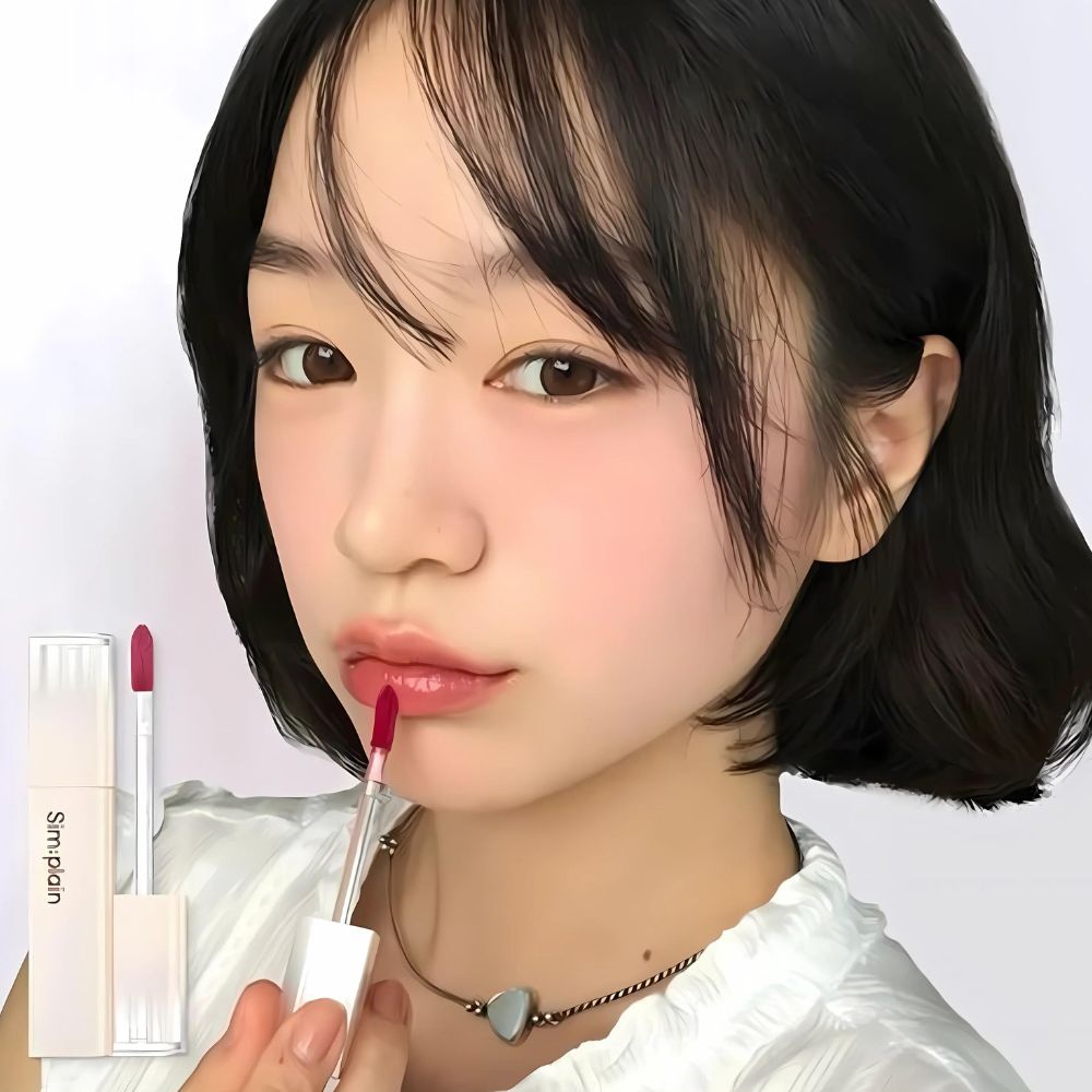 The hydrating formula ensures long-lasting comfort, leaving your lips feeling moisturized without any sticky residue.