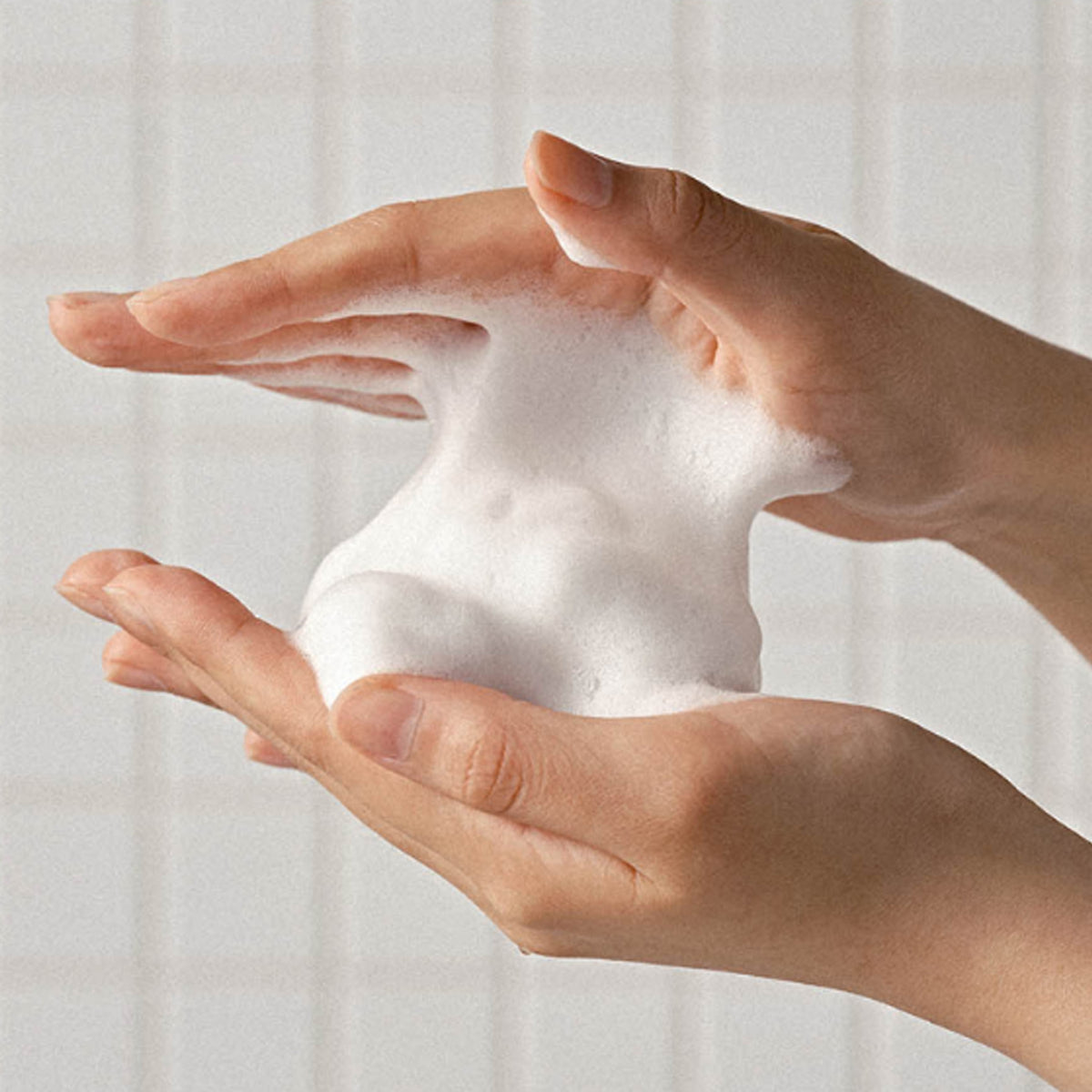 Snp Gold Collagen Moisture Whip Ampoule Cleanser 150ml