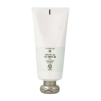 Creates a rich, creamy lather that gently cleanses the skin.