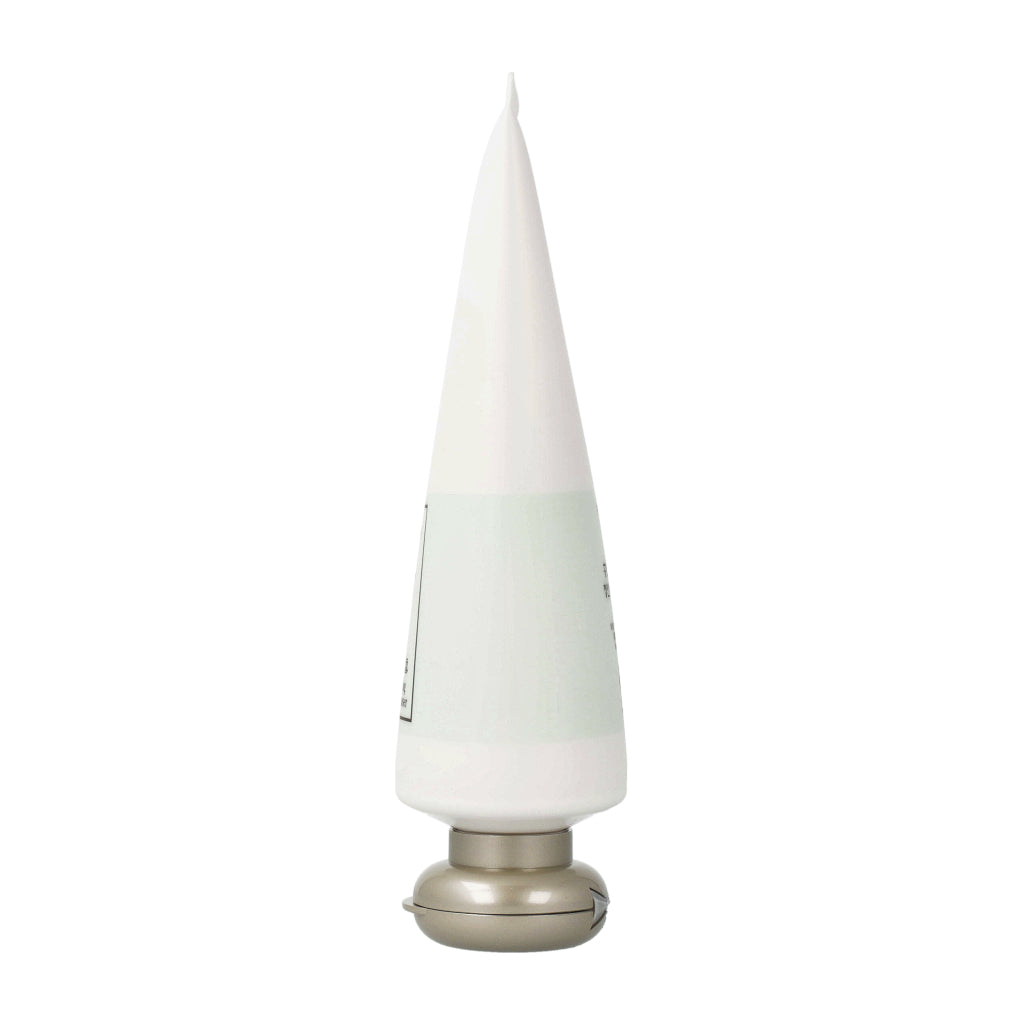 Effectively removes impurities, makeup residue, and excess sebum without stripping the skin of its natural moisture.