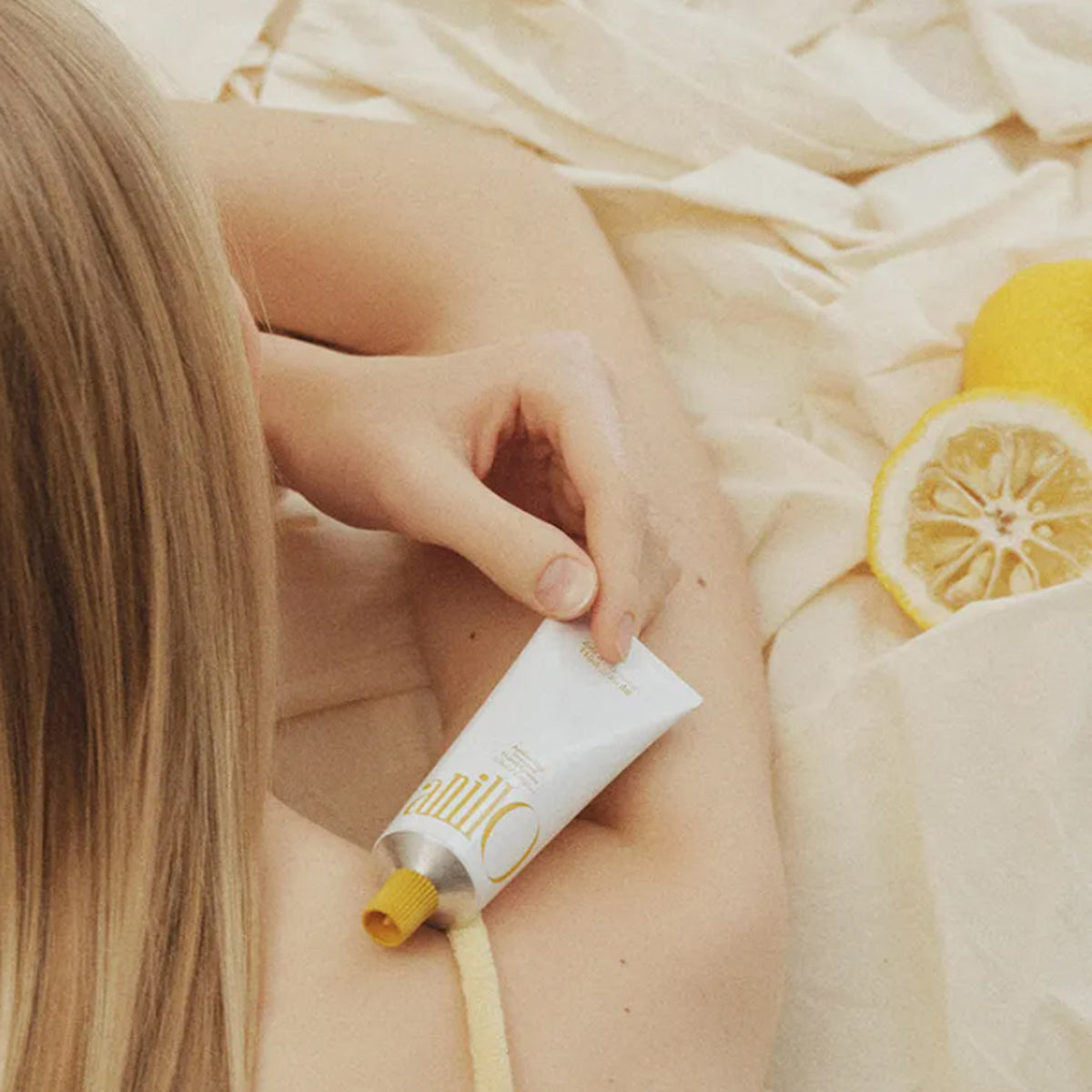 anillO Amber 528 Scented Hand Cream 50ml