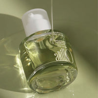 It works to repair split ends and improve overall hair texture, leaving the hair smooth, shiny, and manageable.