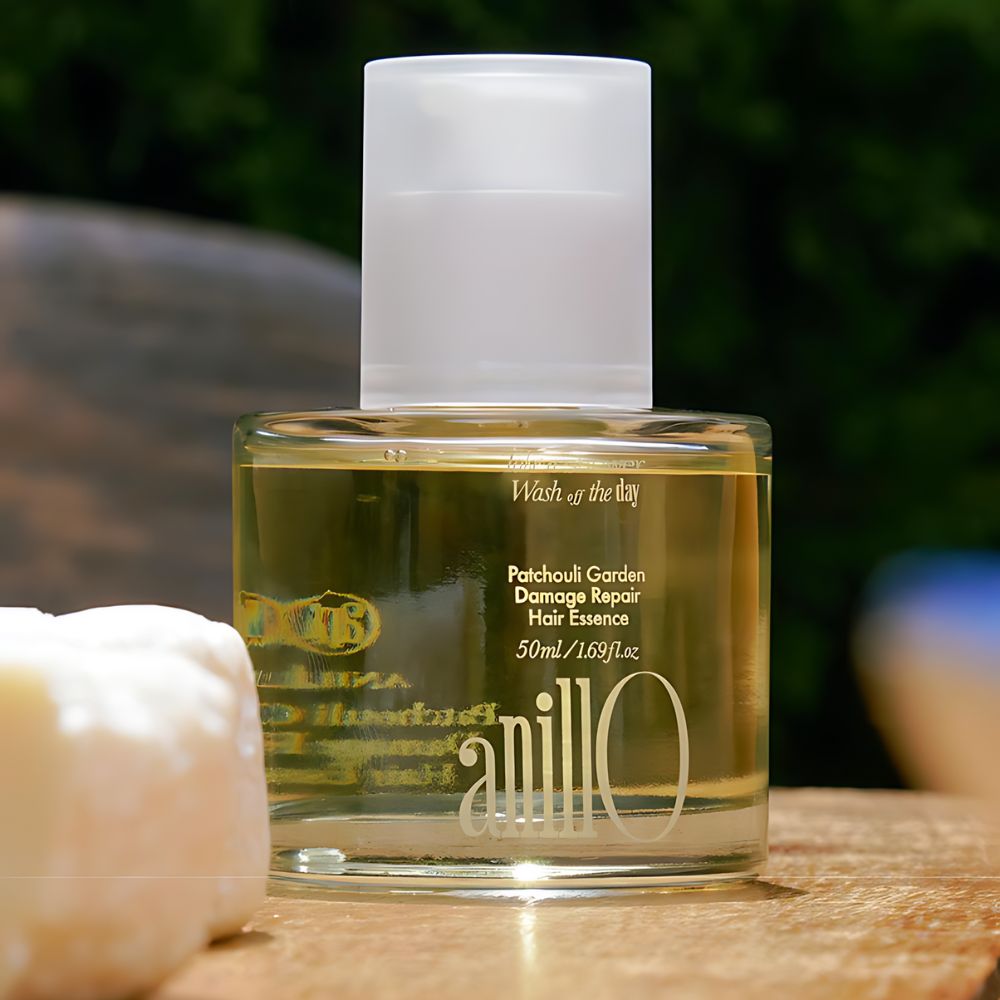 The lightweight formula absorbs quickly without weighing down the hair, making it perfect for daily use or as a restorative treatment.