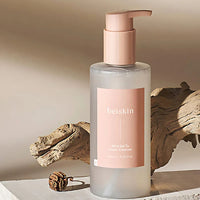 Formulated with mild ingredients, this cleanser is ideal for sensitive and dry skin, offering a soothing and hydrating cleanse without irritation.