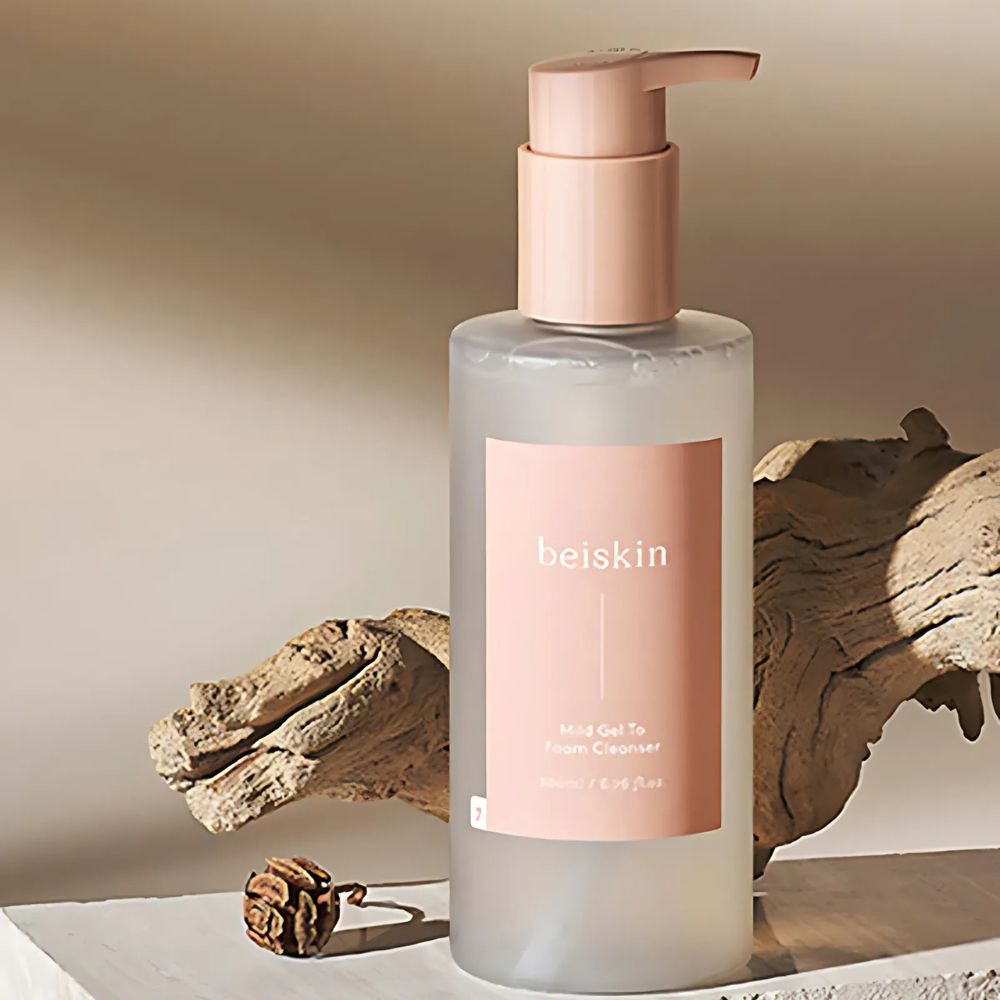 Formulated with mild ingredients, this cleanser is ideal for sensitive and dry skin, offering a soothing and hydrating cleanse without irritation.