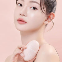 Ideal for all skin types, this cream delivers a healthy glow while keeping your skin protected and nourished throughout the day.