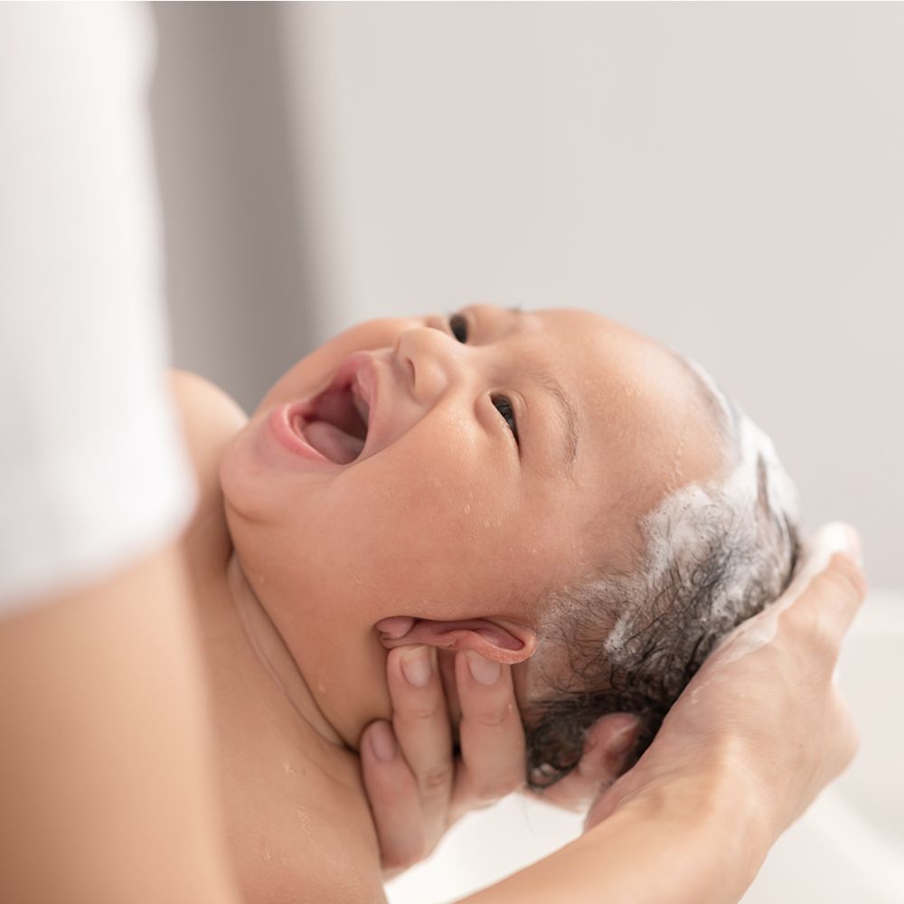 Enriched with skin-friendly ingredients, it helps to maintain the skin’s natural barrier and prevent dryness.