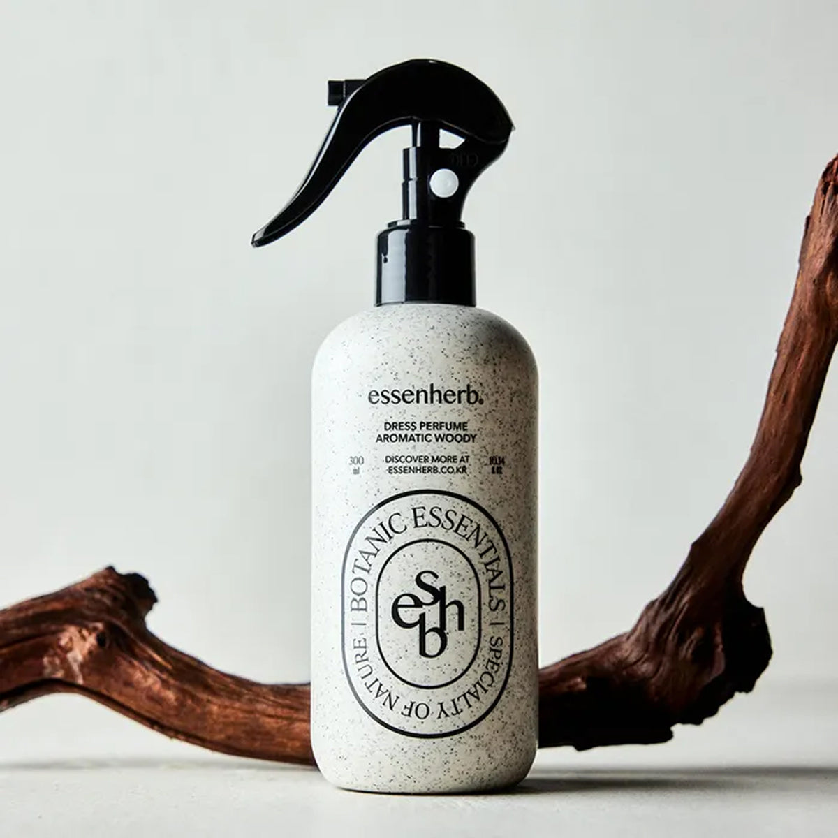 essenherb Dress Perfume Aromatic Woody 300ml