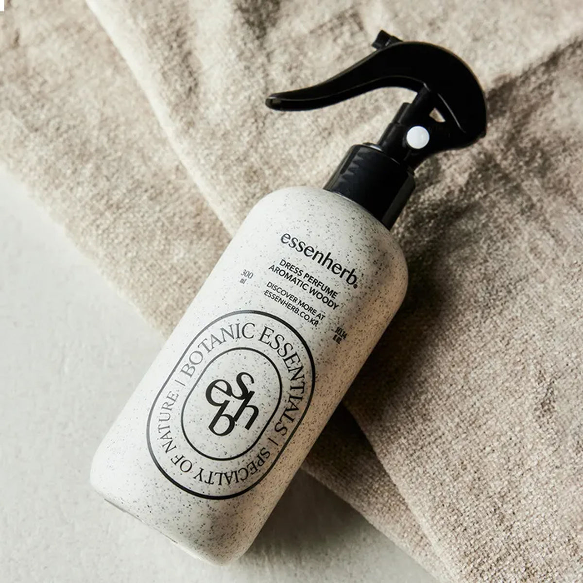 essenherb Dress Perfume Aromatic Woody 300ml