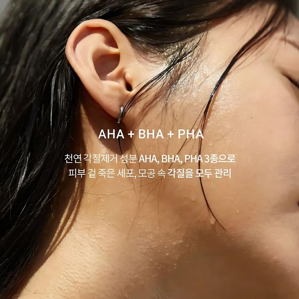 Infused with nourishing ingredients, it helps to deeply hydrate and refresh the skin.