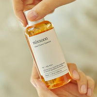 Ideal for all skin types, including sensitive skin, the Lotus Flower Essence helps to achieve a glowing, balanced complexion with daily use.