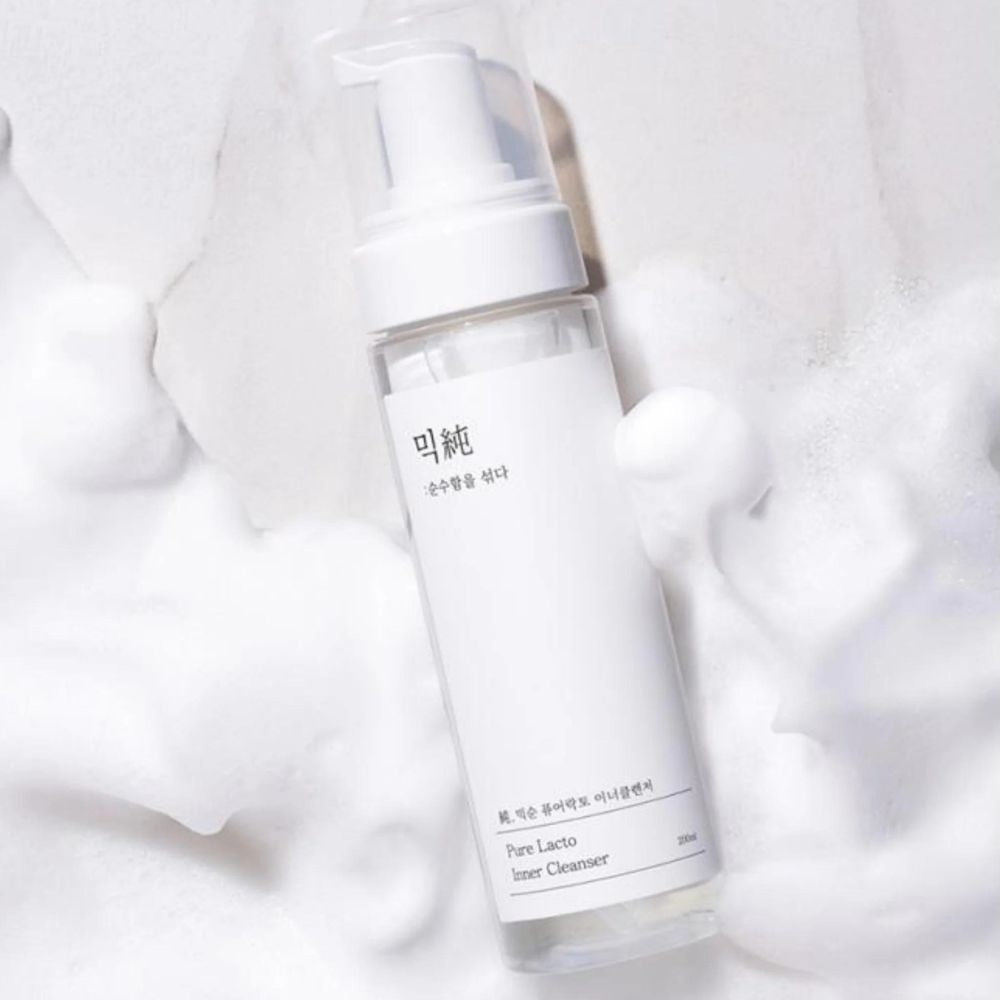 Its mild formula is free from harsh chemicals, making it suitable for daily use.