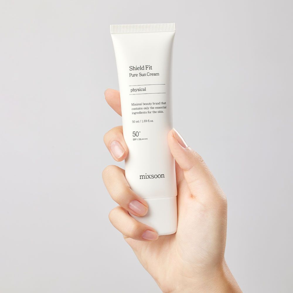 Formulated with soothing and nourishing ingredients, this cream provides deep moisture while helping to shield the skin from environmental stressors.
