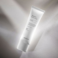 Its lightweight texture absorbs quickly, leaving the skin feeling soft, smooth, and balanced without a greasy finish.