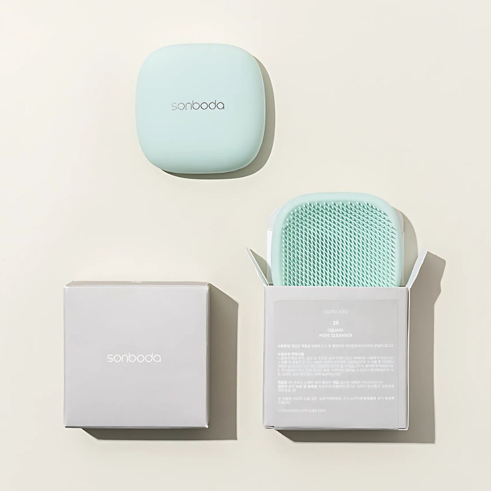 Its soft bristles gently exfoliate while promoting clearer, smoother skin. Suitable for all skin types, this brush enhances the absorption of your skincare products for maximum benefits.