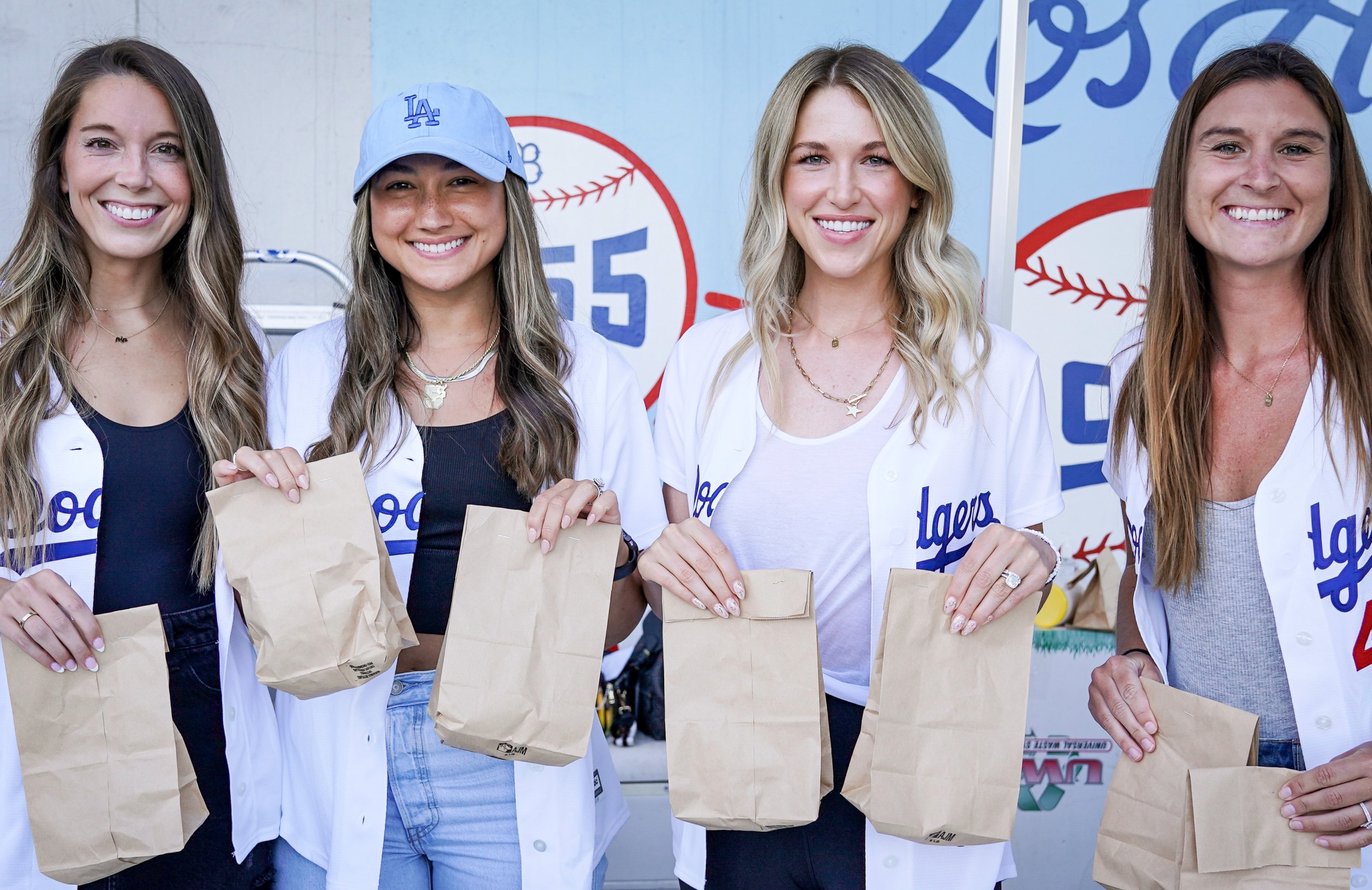 Dodgers Players Wives Enjoy K-beauty Haul in Seoul
