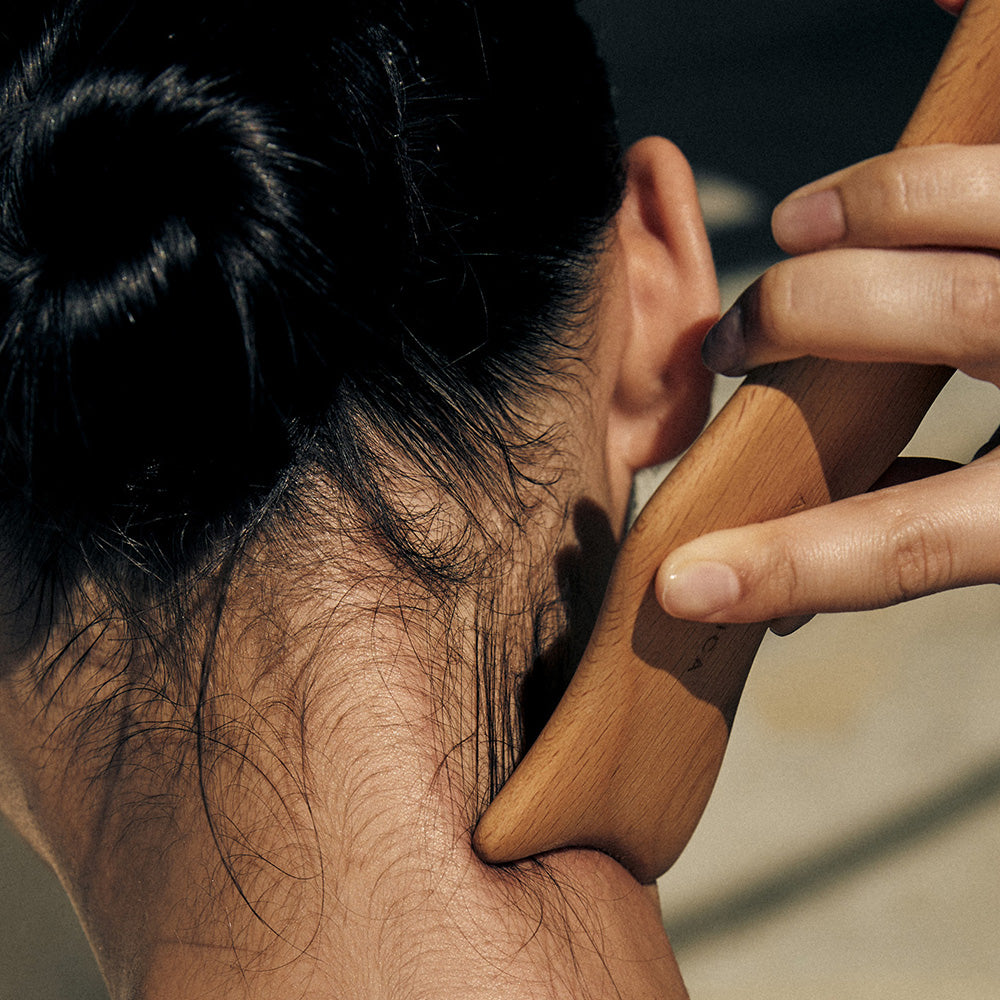 AROMATICA Wood Dolphin Face & Body Massage Tool