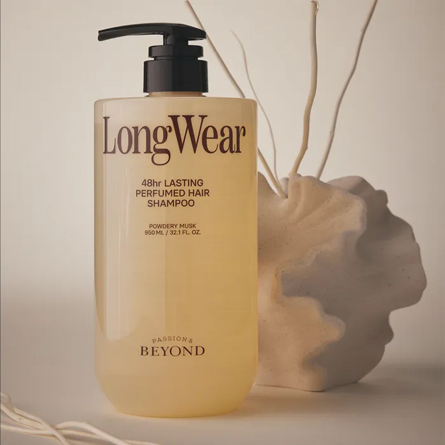 BEYONDLongwearPerfumedHairShampooPowderyMusk950ml-3.jpg