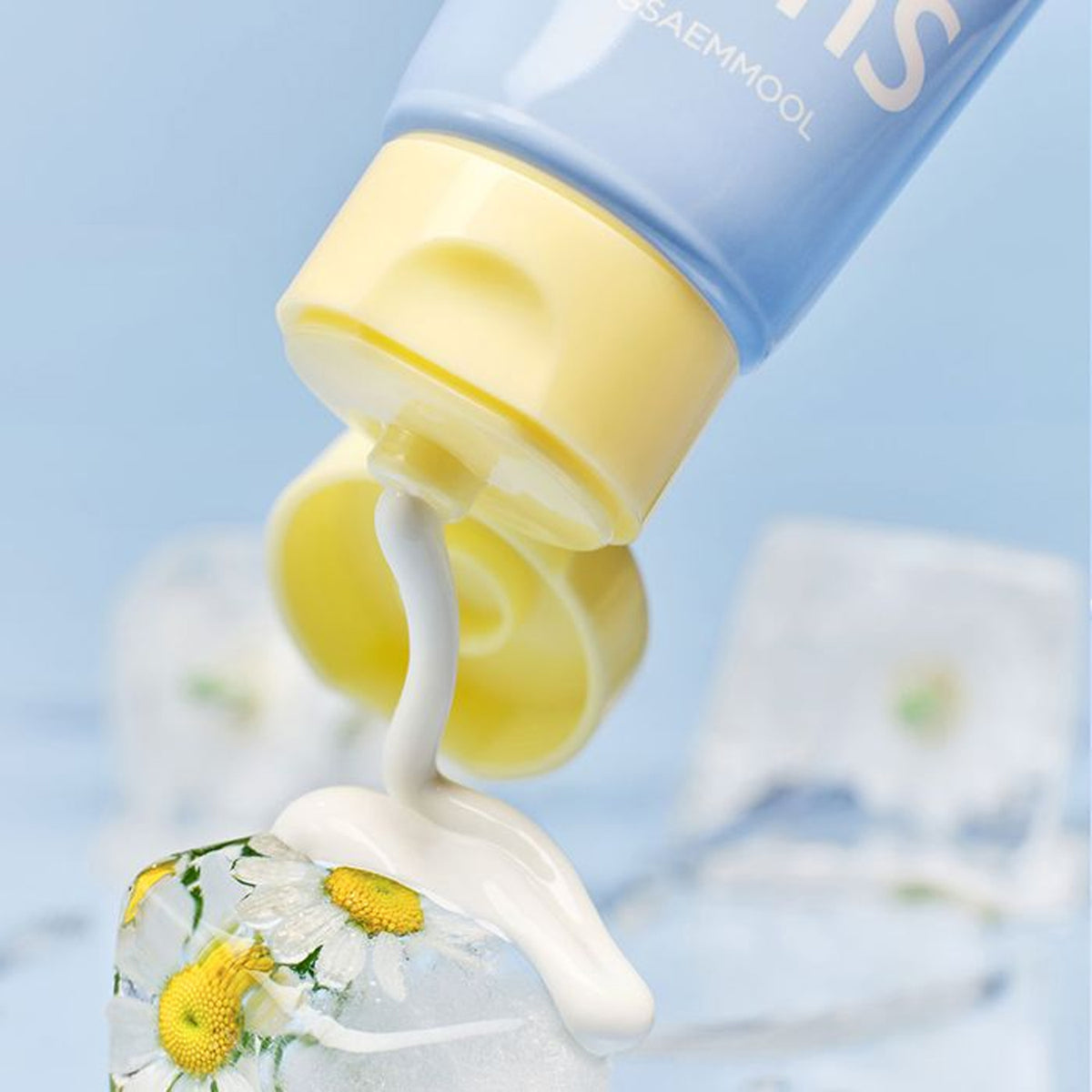 Begins by JUNG SAEM MOOL Blue Chamomile Hyaluronic Acid Aqua Sun Cream SPF 50+ PA++++ 50ml