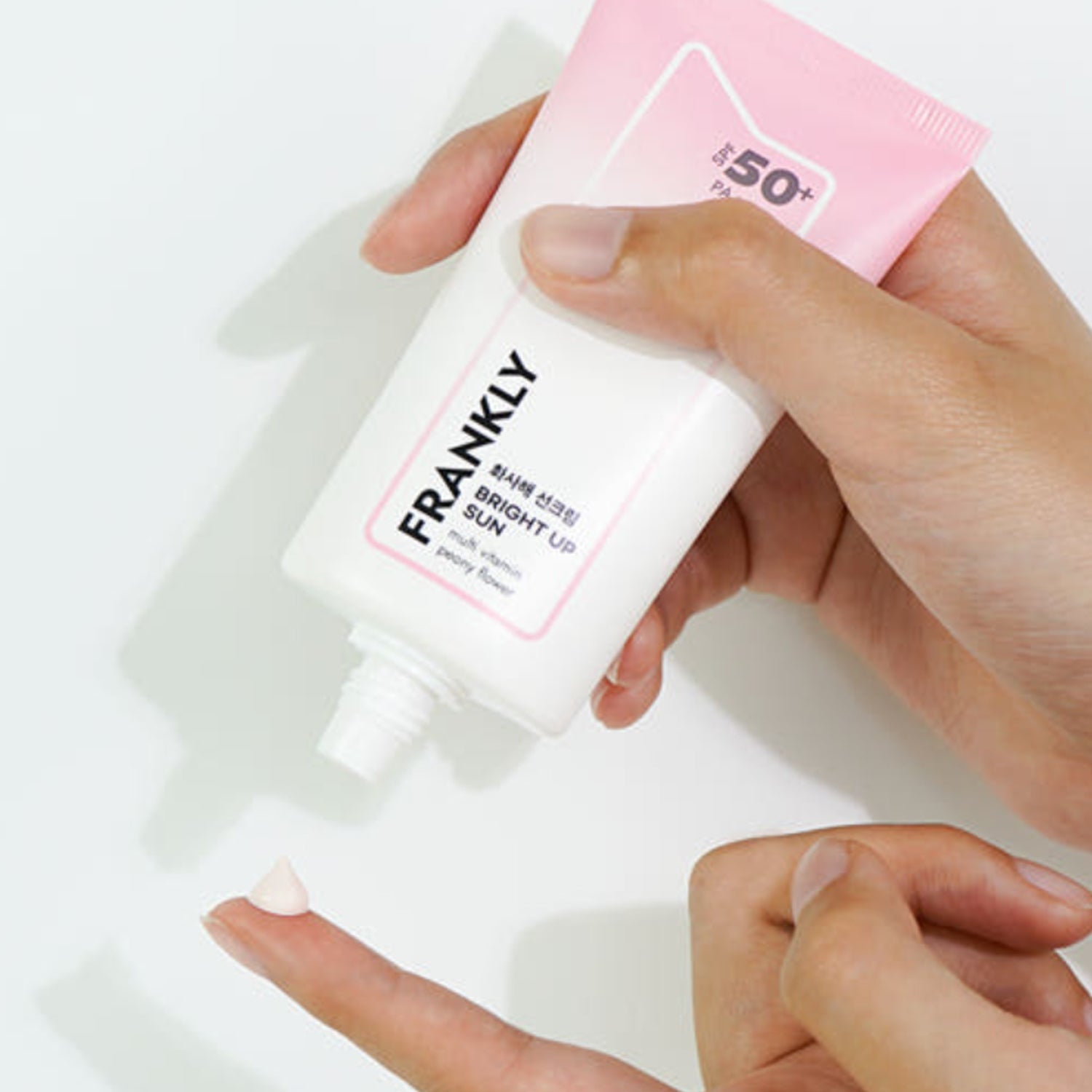 FRANKLYBrightUpSunscreen50ml-3.jpg
