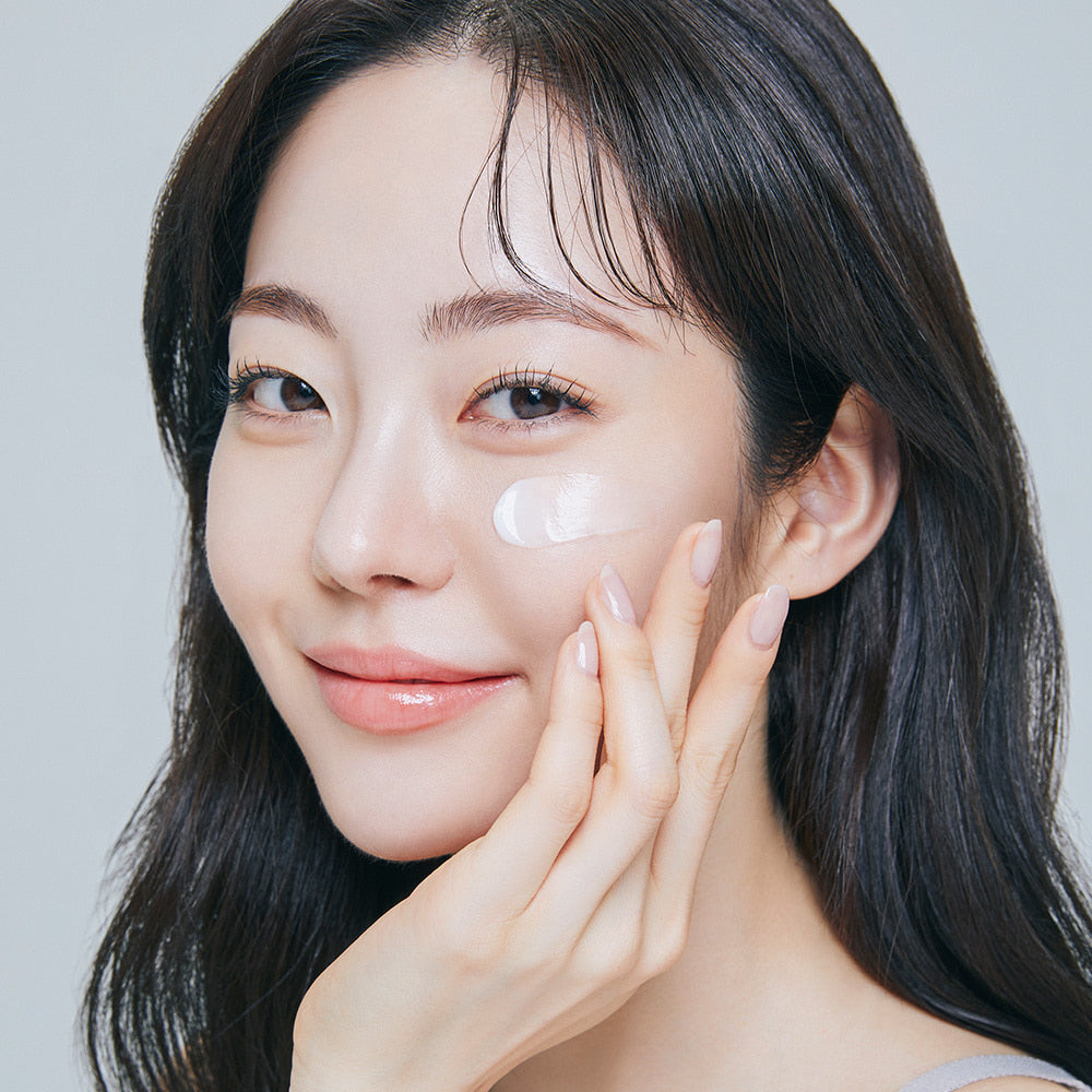 Nourishing and hydrating ILLUMIEL Mulmeok Subun Dojagi Cream in a 50ml jar for skin care.