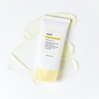  Offers SPF 50+ and PA++++, providing excellent protection against both UVA and UVB rays.
