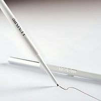  Smudge-proof and sweat-resistant, helping maintain your brow look all day.