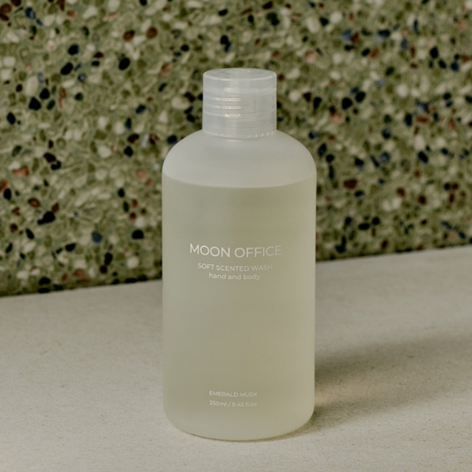 MOONOFFICEEmeraldMuskHand_BodyWash250ml-1.jpg