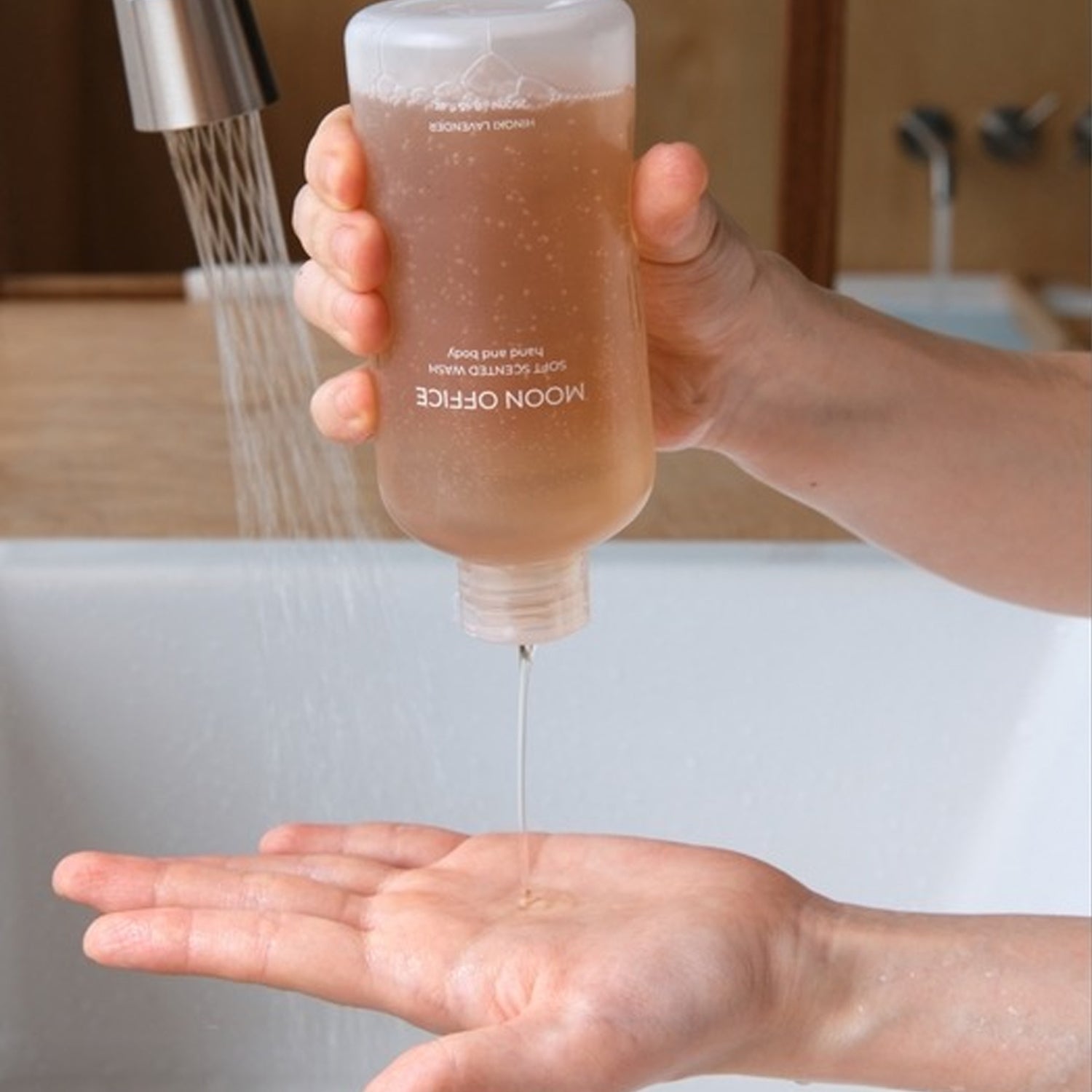 MOONOFFICEHinoki_LavenderHand_BodyWash250ml-4.jpg