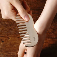 NOTDAM BANGJJA Brassware Apple-Comb Gua Sha peine con regalo de jeogori de cortesía