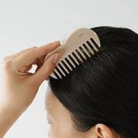 NOTDAM BANGJJA Brassware Apple-Comb Gua Sha peine con regalo de jeogori de cortesía