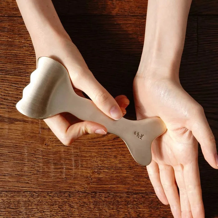 NOTDAM Bangjja Brassware Tulip Scalp Gua Sha Massager con regalo de Jeogori de cortesía