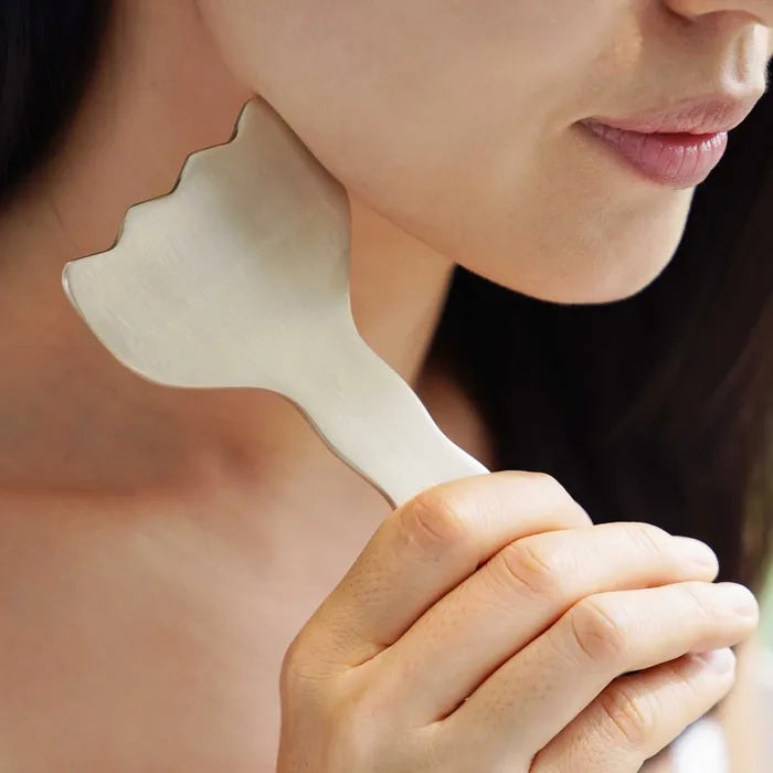 NOTDAM Bangjja Brassware Tulip Scalp Gua Sha Massager con regalo de Jeogori de cortesía