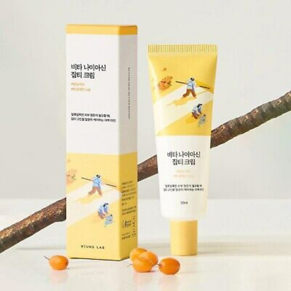 Contains niacinamide, a well-known brightening ingredient that helps to even out skin tone and reduce dark spots.