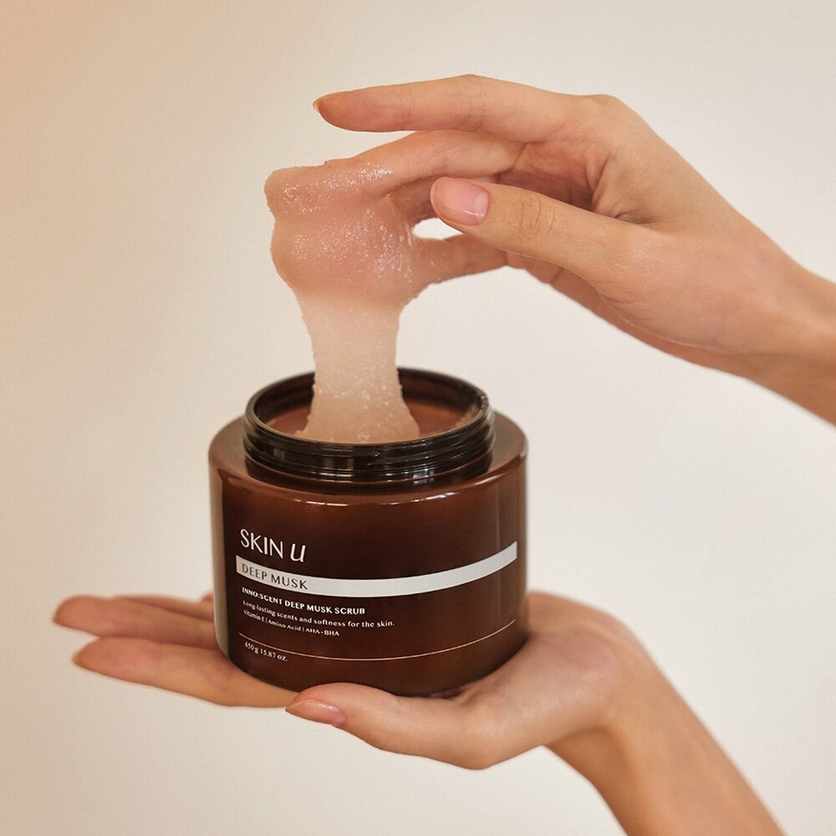 Say goodbye to ingrown hairs and acne with SKIN U Acne Ingrown Hair Care Scrub 450g. Exfoliate and treat for clearer, smoother skin