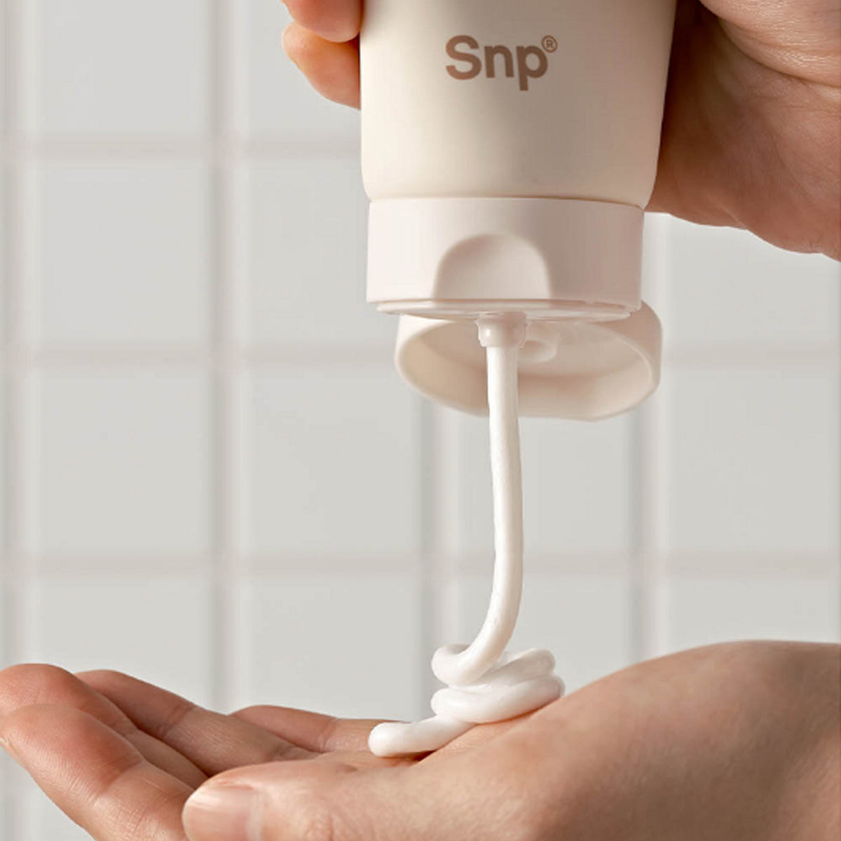 Snp Gold Collagen Moisture Whip Ampoule Cleanser 150ml