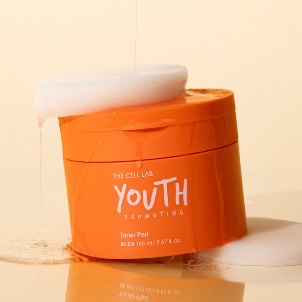 La juventud de Cell Lab promocionando la almohadilla de tóner 165 ml x 80ea.