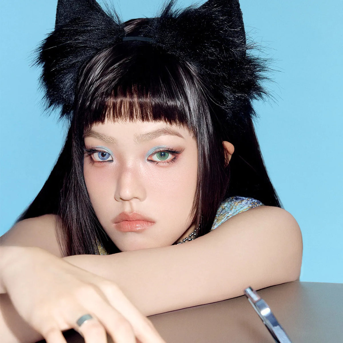 TWO SLASH FOUR Odd Balance Eye Palette 11.4g