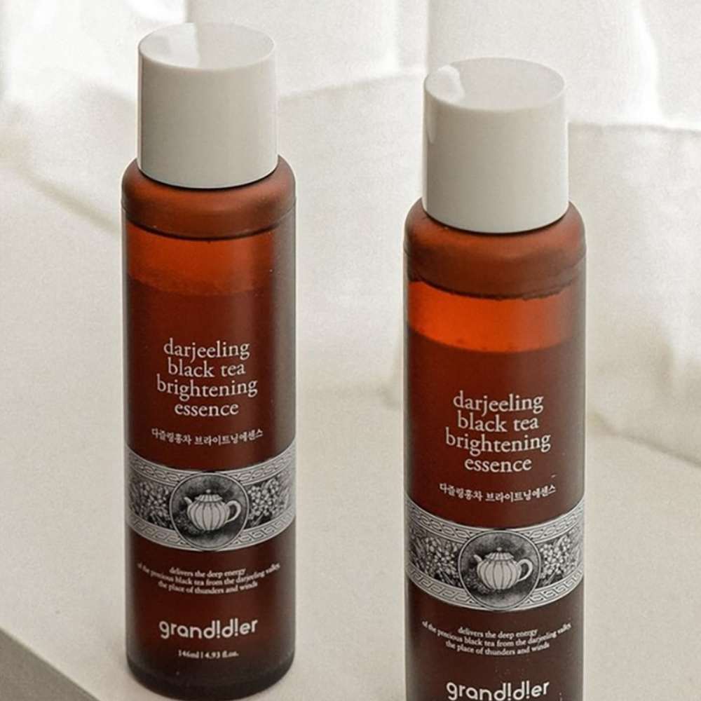 grandidierDazzlingBlackTeaBrighteningEssence146ml-4.png