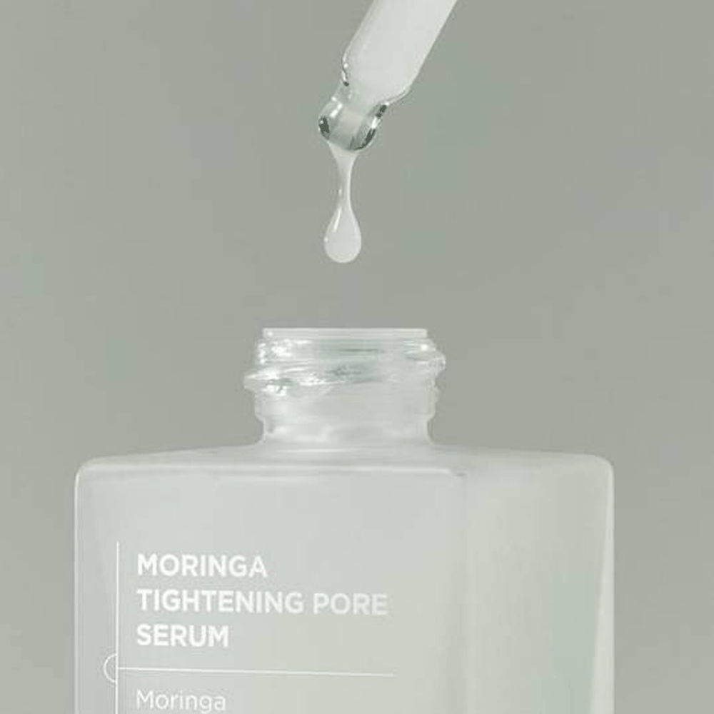 Its lightweight formula absorbs quickly, delivering active ingredients that work to enhance skin elasticity and reduce excess oil.
