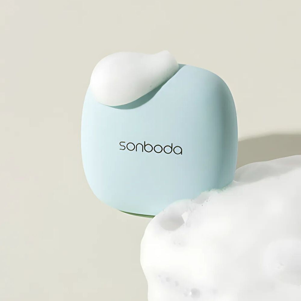 Designed with a unique square shape, this brush effectively targets and cleanses pores, removing dirt, oil, and impurities without irritation.